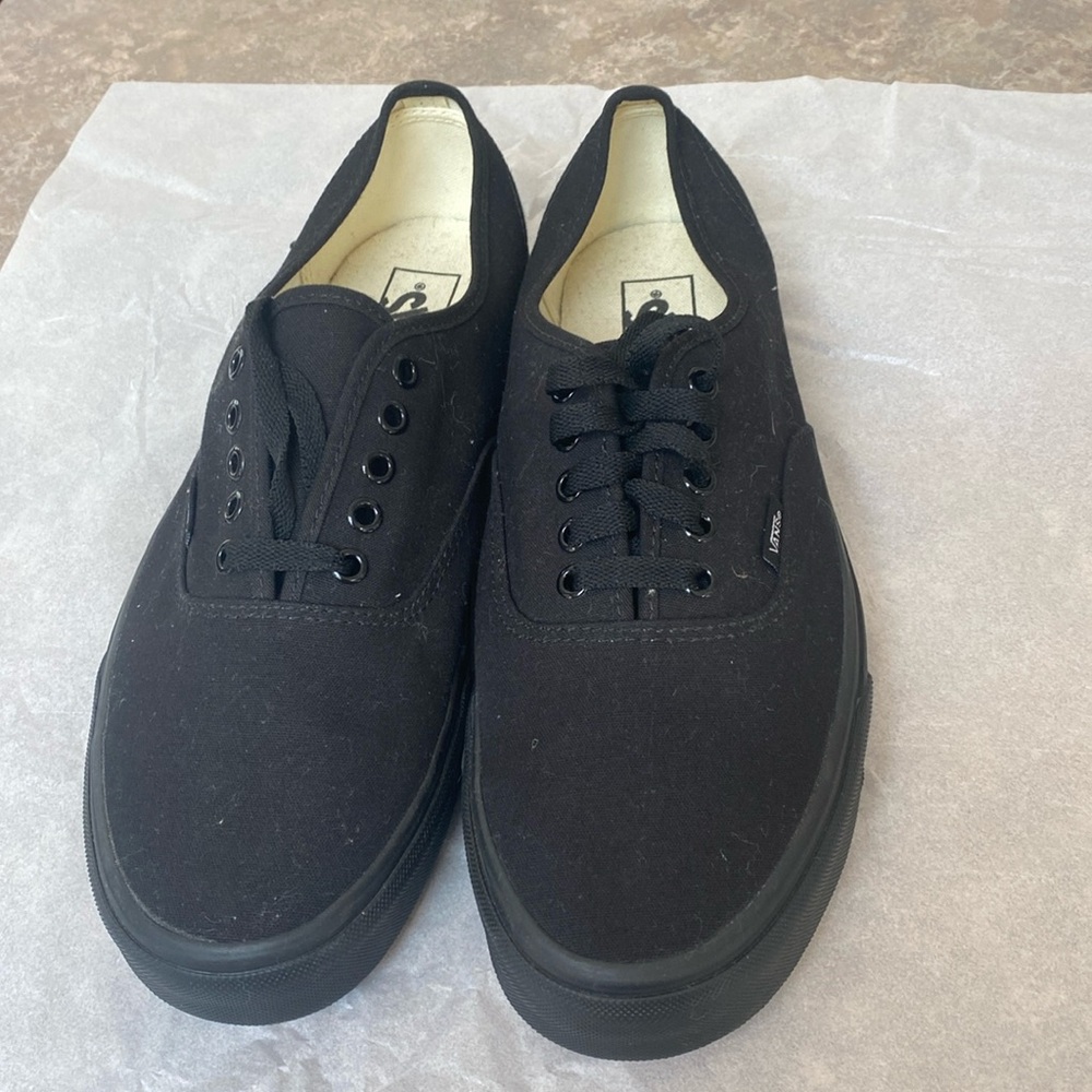 Vans men’s athletic shoes size 11 new without tags